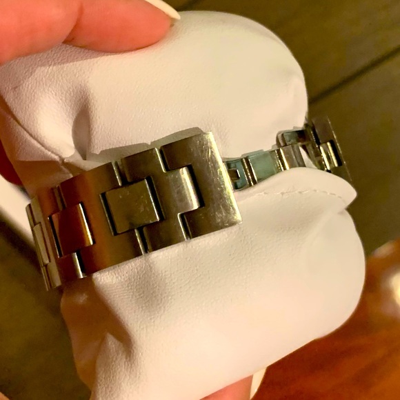 Movado Bold 30mm Womens Silver Stainless Steel & Rose Gold Women's Wristwatch - Picture 3 of 6